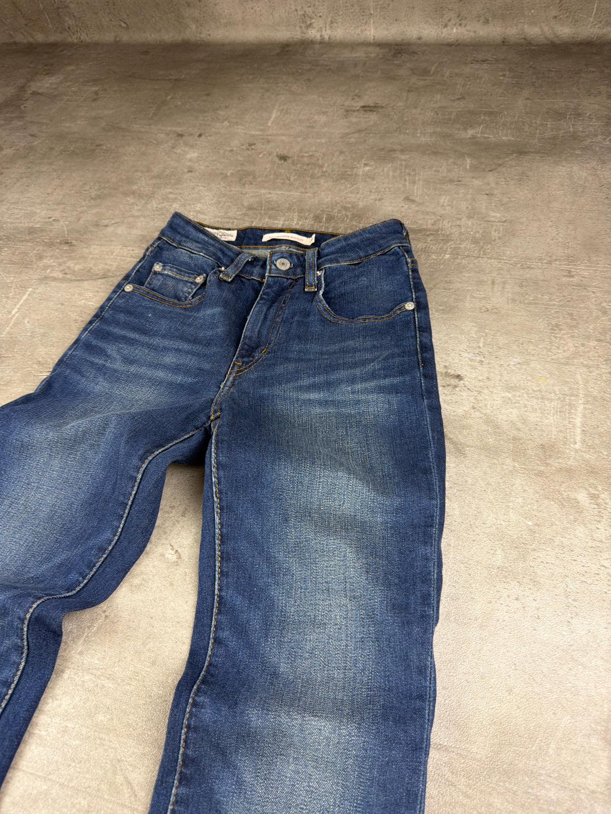 Levi's 725 High Rise Bootcut Flared Denim - Medium Blue Washed - Past Pieces