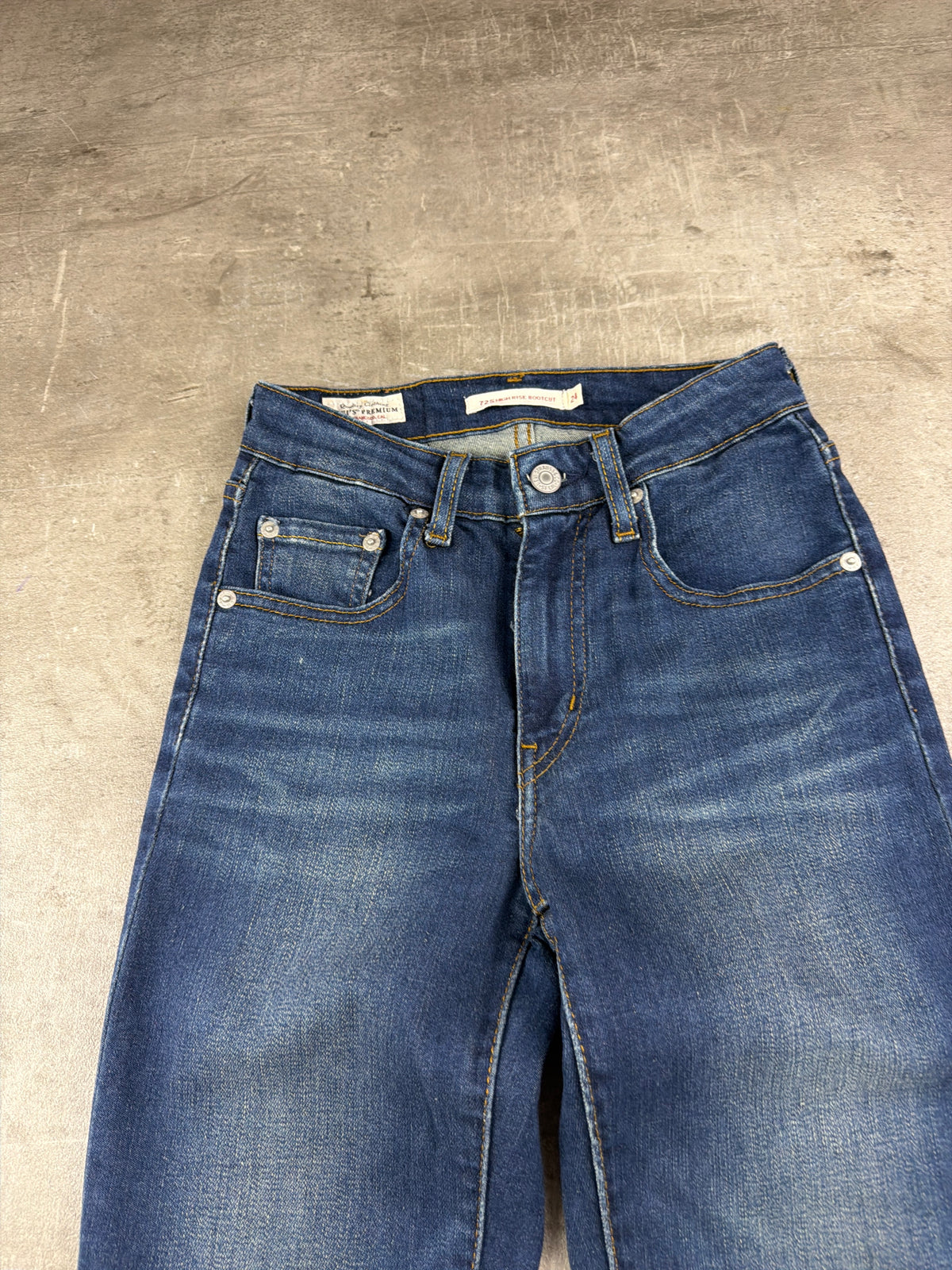 Levi's 725 High Rise Bootcut Flared Denim - Medium Blue Washed - Past Pieces