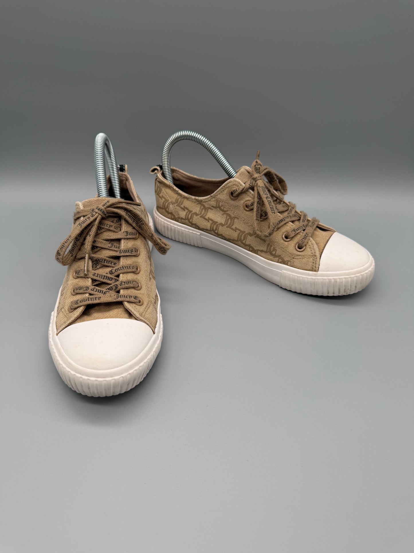 Juicy Couture Archive "Logo Love" Canvas Low-Tops - Beige Y2K Indie Sleaze