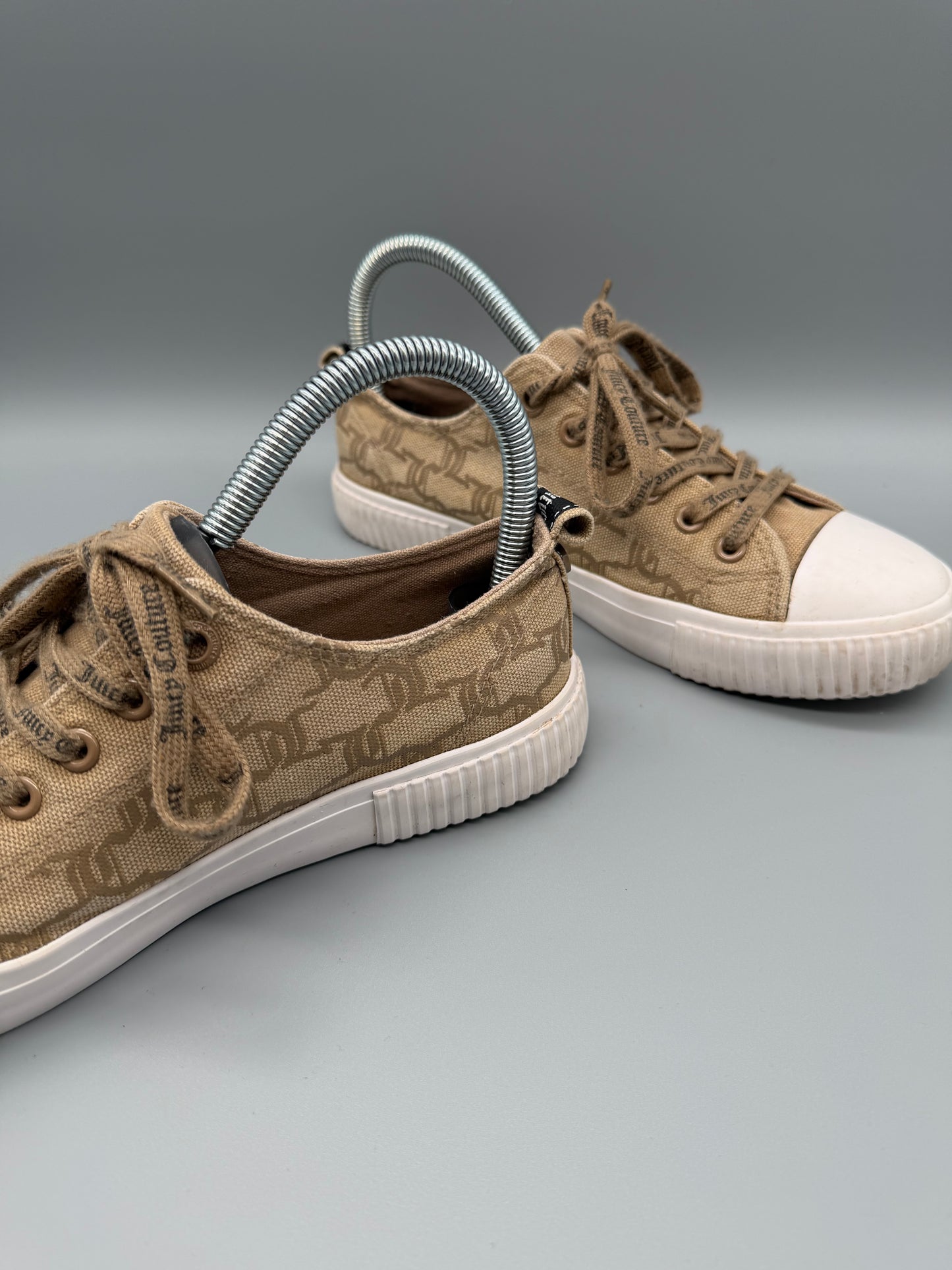 Juicy Couture Archive "Logo Love" Canvas Low-Tops - Beige Y2K Indie Sleaze