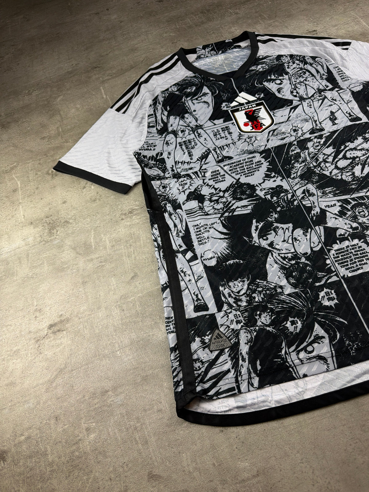 Adidas Japan 2023/24 "Captain Tsubasa" Manga Authentic Jersey - Black / White – Ansicht 3