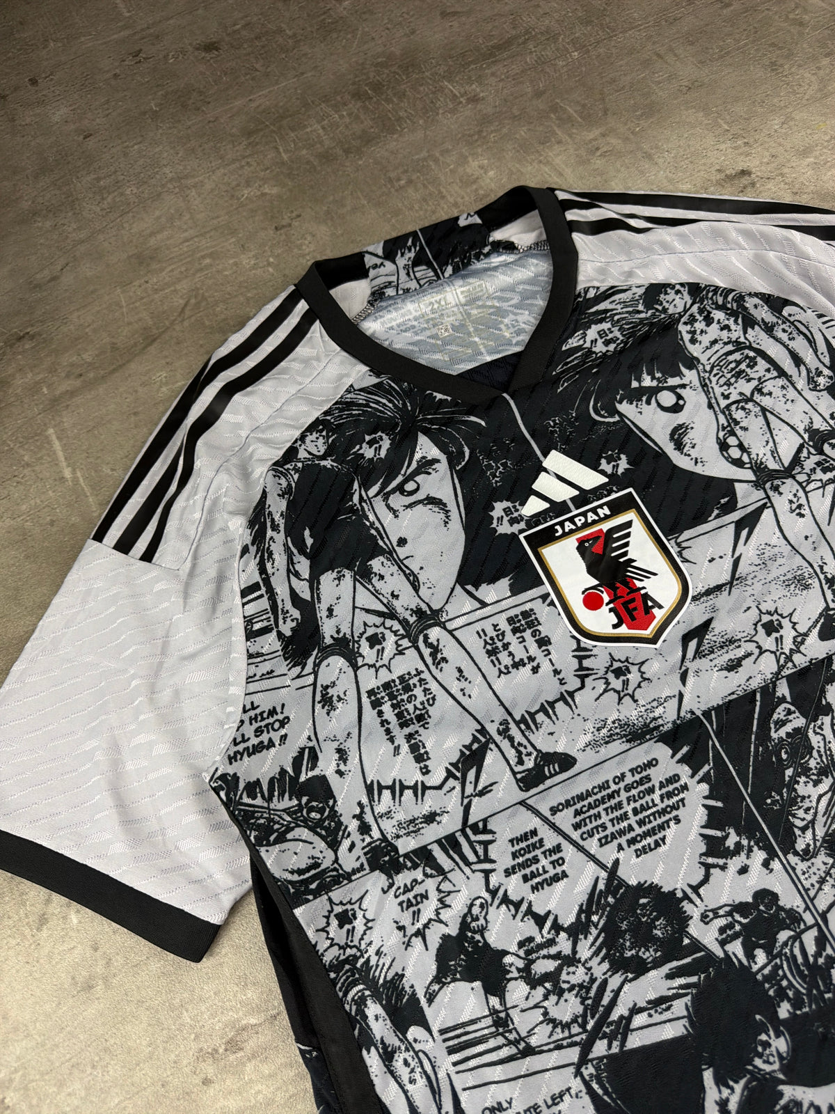 Adidas Japan 2023/24 "Captain Tsubasa" Manga Authentic Jersey - Black / White – Ansicht 6