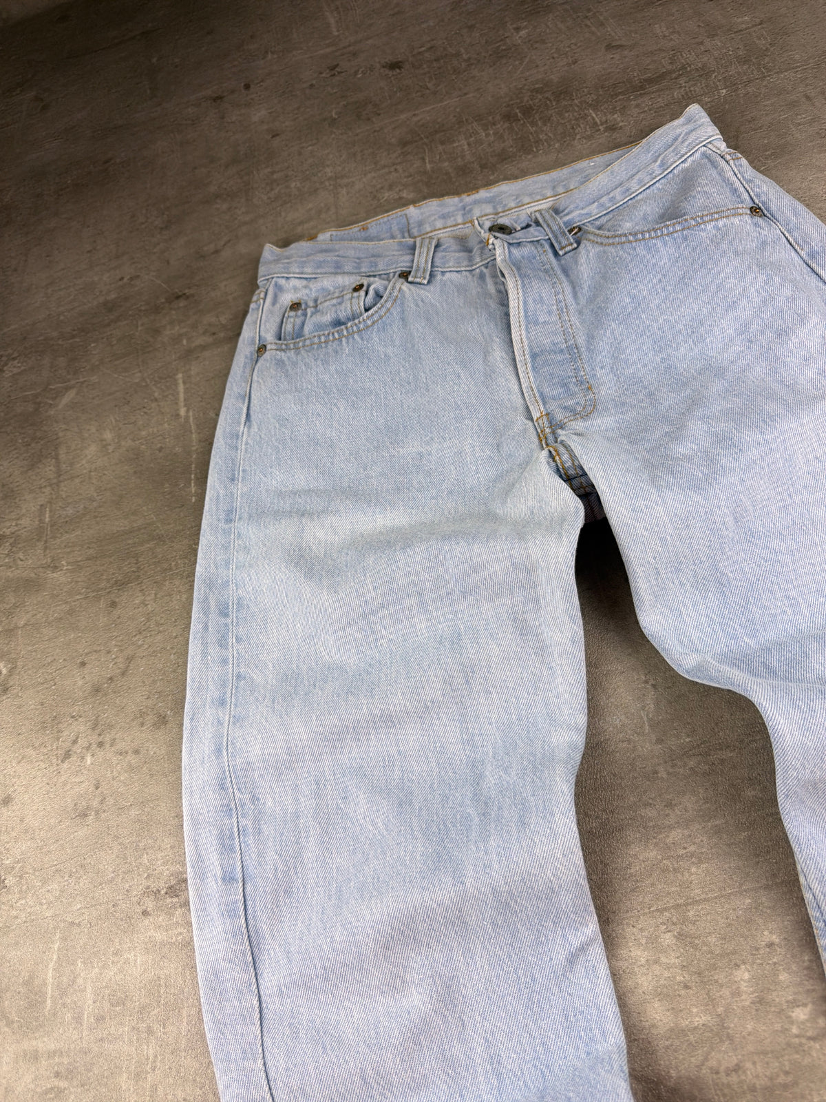 Levi's 501 Vintage 90s Straight Leg Denim - Light Blue Washed – Ansicht 3