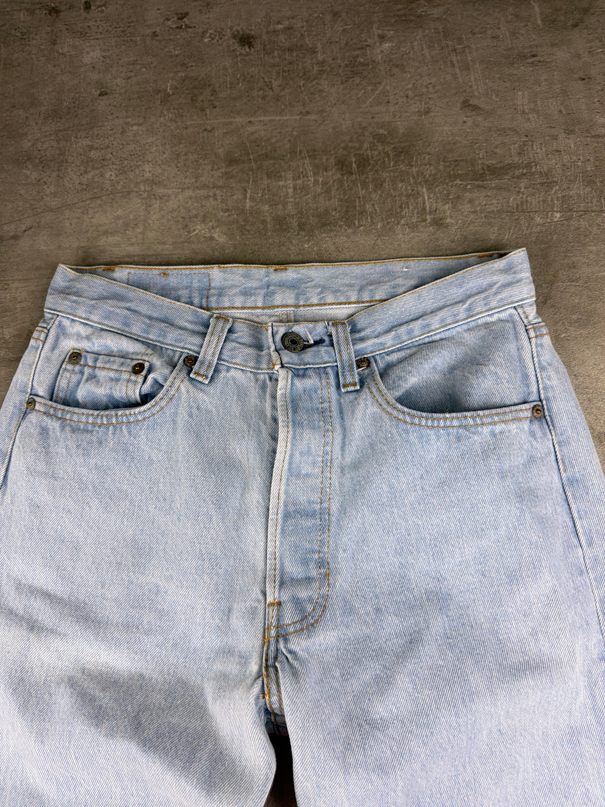 Levi's 501 Vintage 90s Straight Leg Denim - Light Blue Washed – Ansicht 5