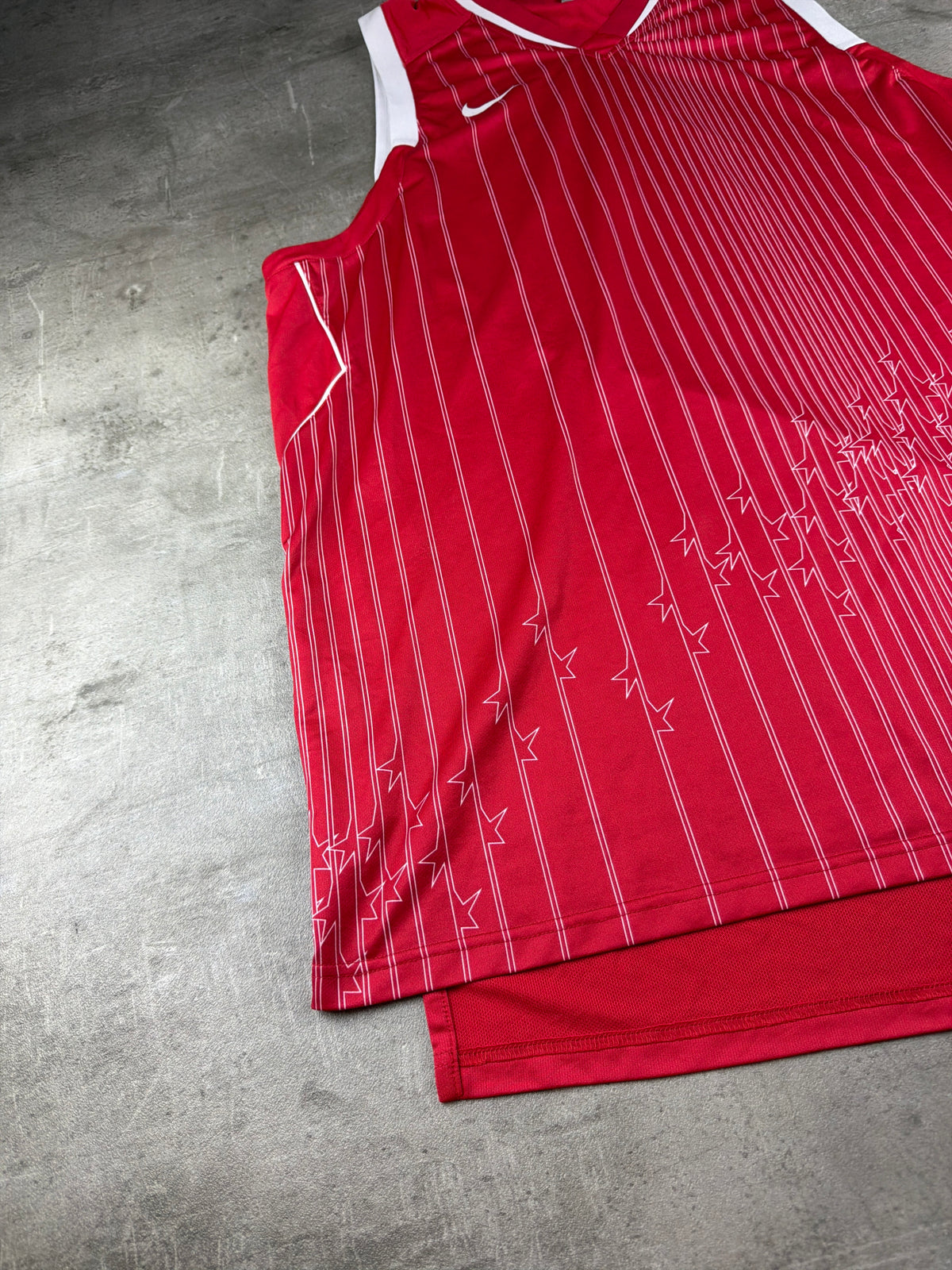 Nike Basketball Pinstripe Graphic Jersey - Red / White Y2K Streetwear – Ansicht 3