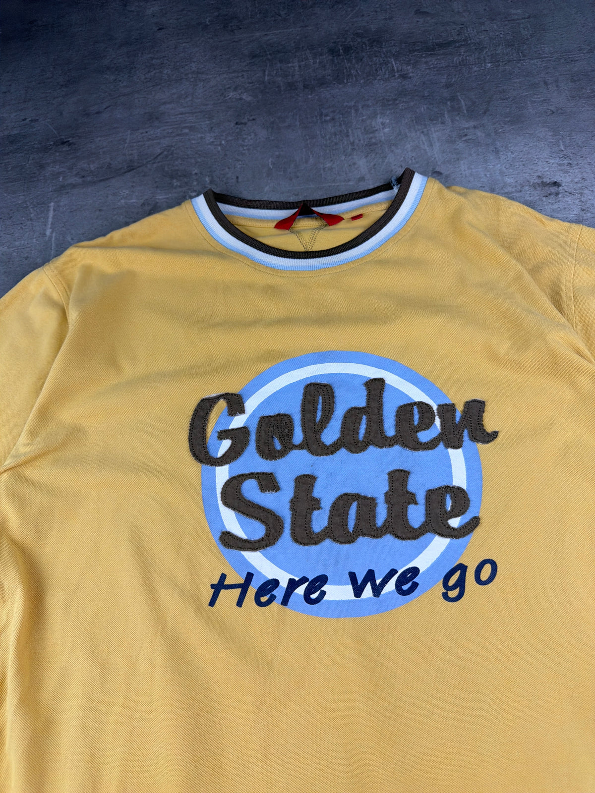 Signum Y2K "Golden State" Ringer Graphic Tee - Yellow / Light Blue – Ansicht 5