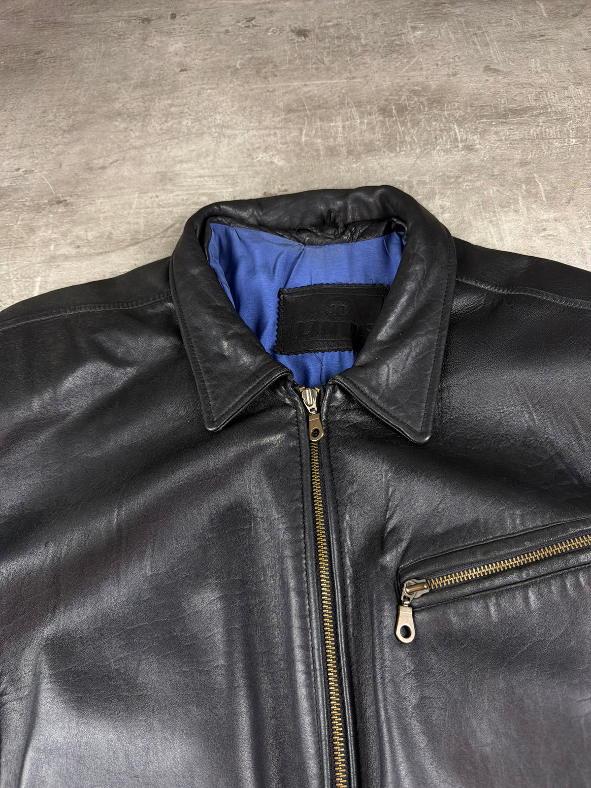 Vintage 90s Oversized Leather Bomber Jacket - Black / Royal Blue Lining – Ansicht 6