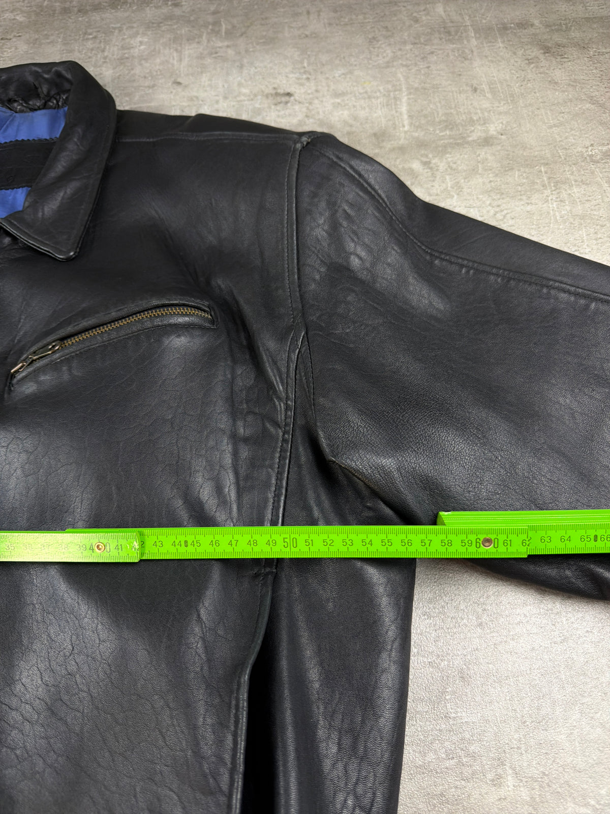 Vintage 90s Oversized Leather Bomber Jacket - Black / Royal Blue Lining – Ansicht 8