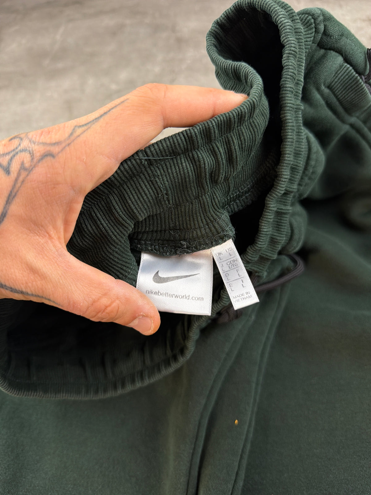 Nike x New York Yankees Embroidered Baggy Sweatpants - Forest Green - Past Pieces