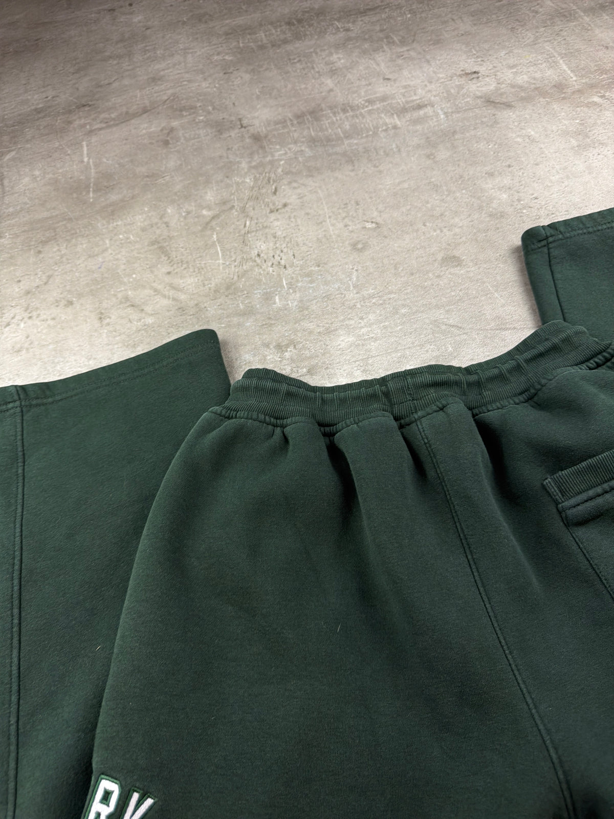 Nike x New York Yankees Embroidered Baggy Sweatpants - Forest Green - Past Pieces