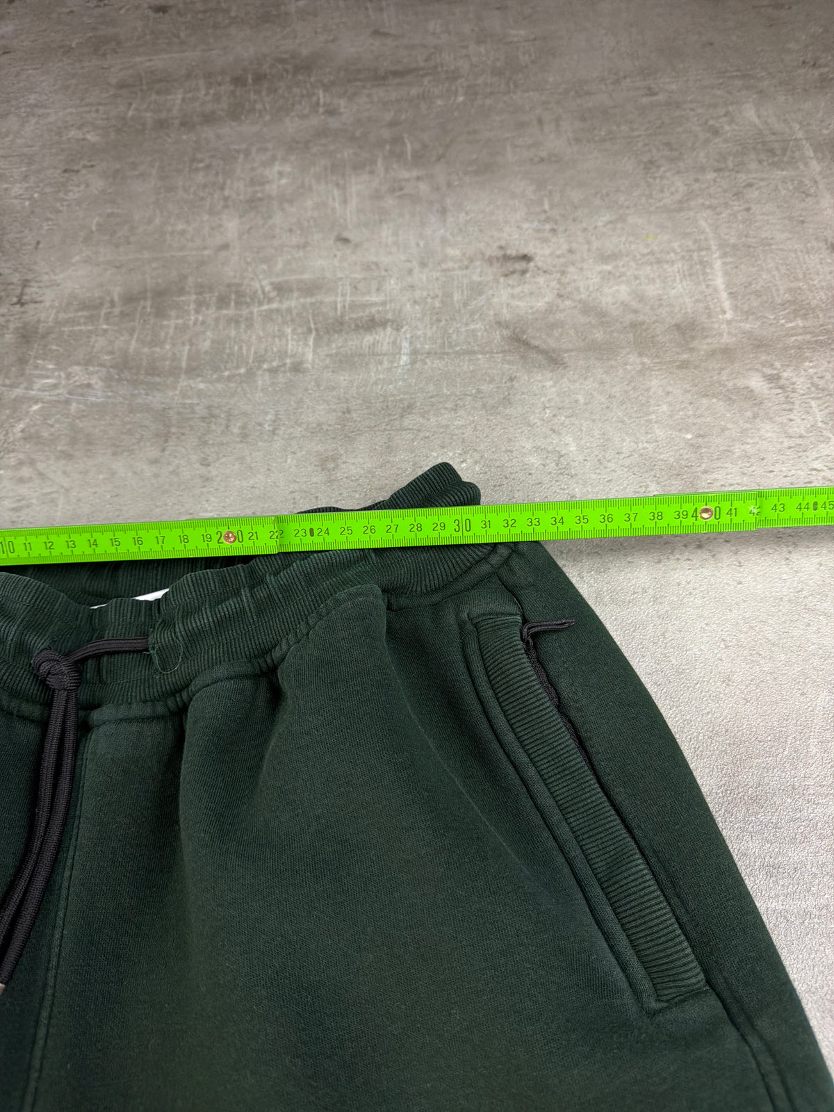 Nike x New York Yankees Embroidered Baggy Sweatpants - Forest Green - Past Pieces