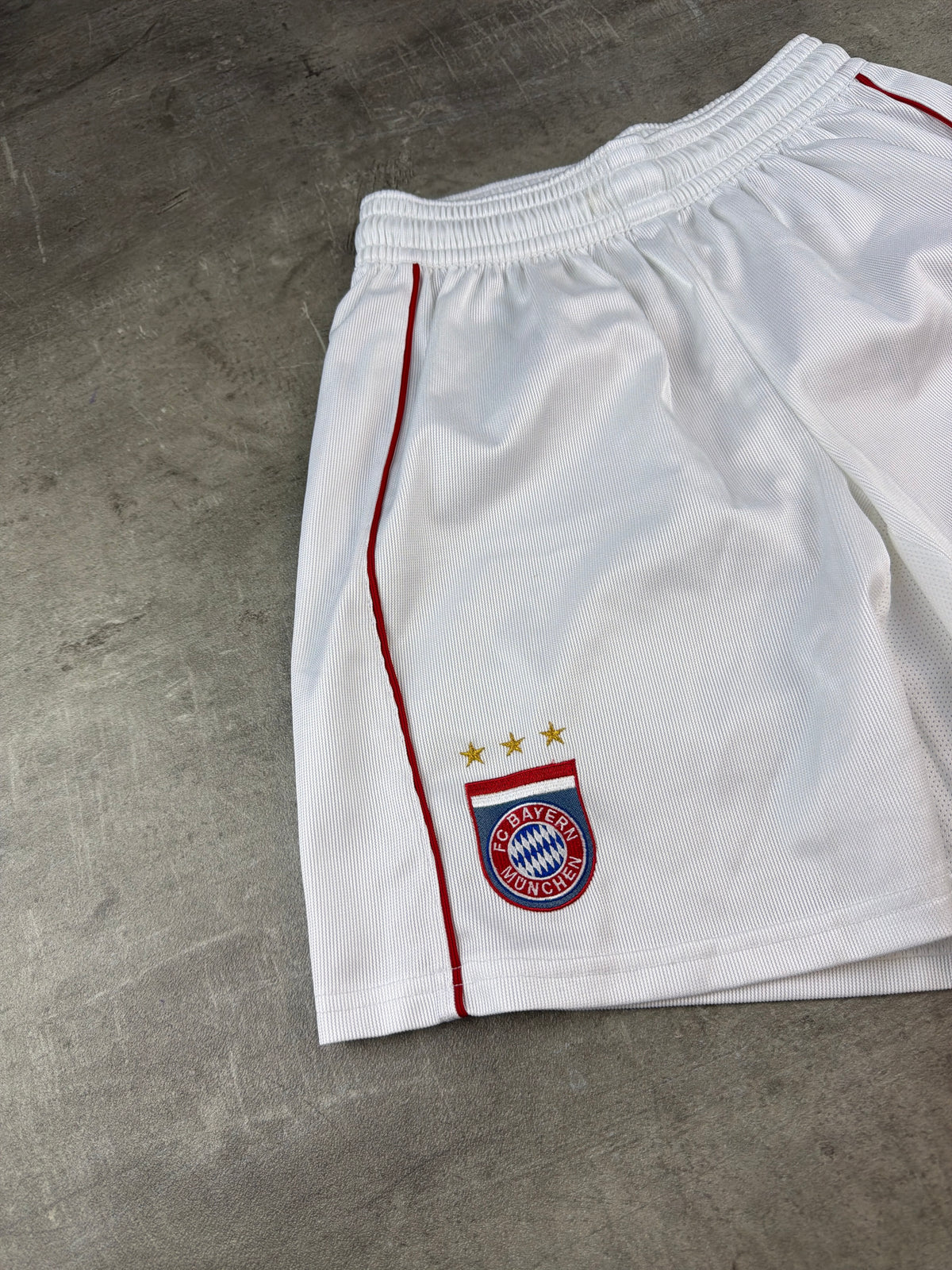 Adidas FC Bayern Munich 2005/06 Home Football Shorts - White / Red Blokecore - Past Pieces