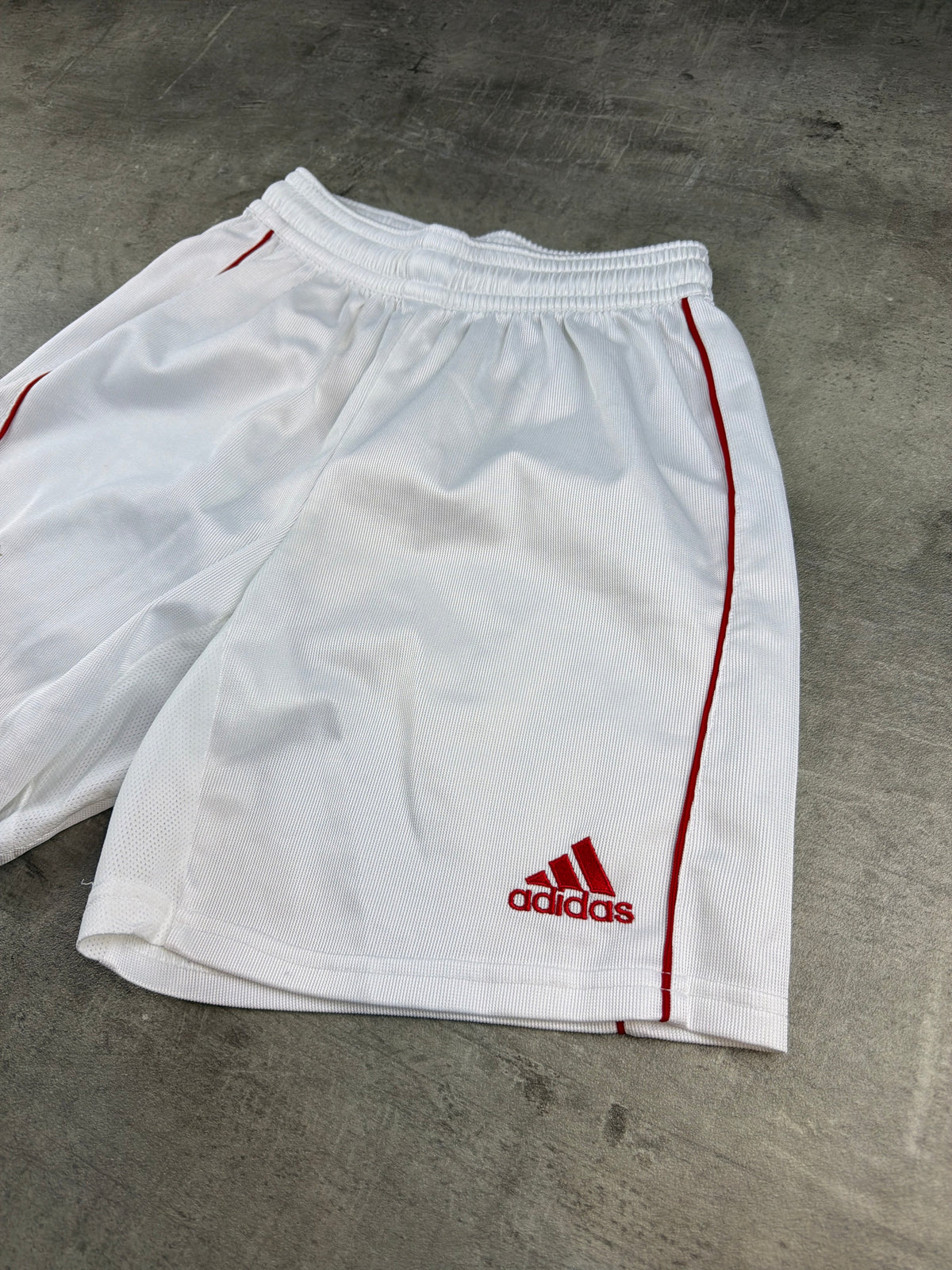 Adidas FC Bayern Munich 2005/06 Home Football Shorts - White / Red Blokecore - Past Pieces