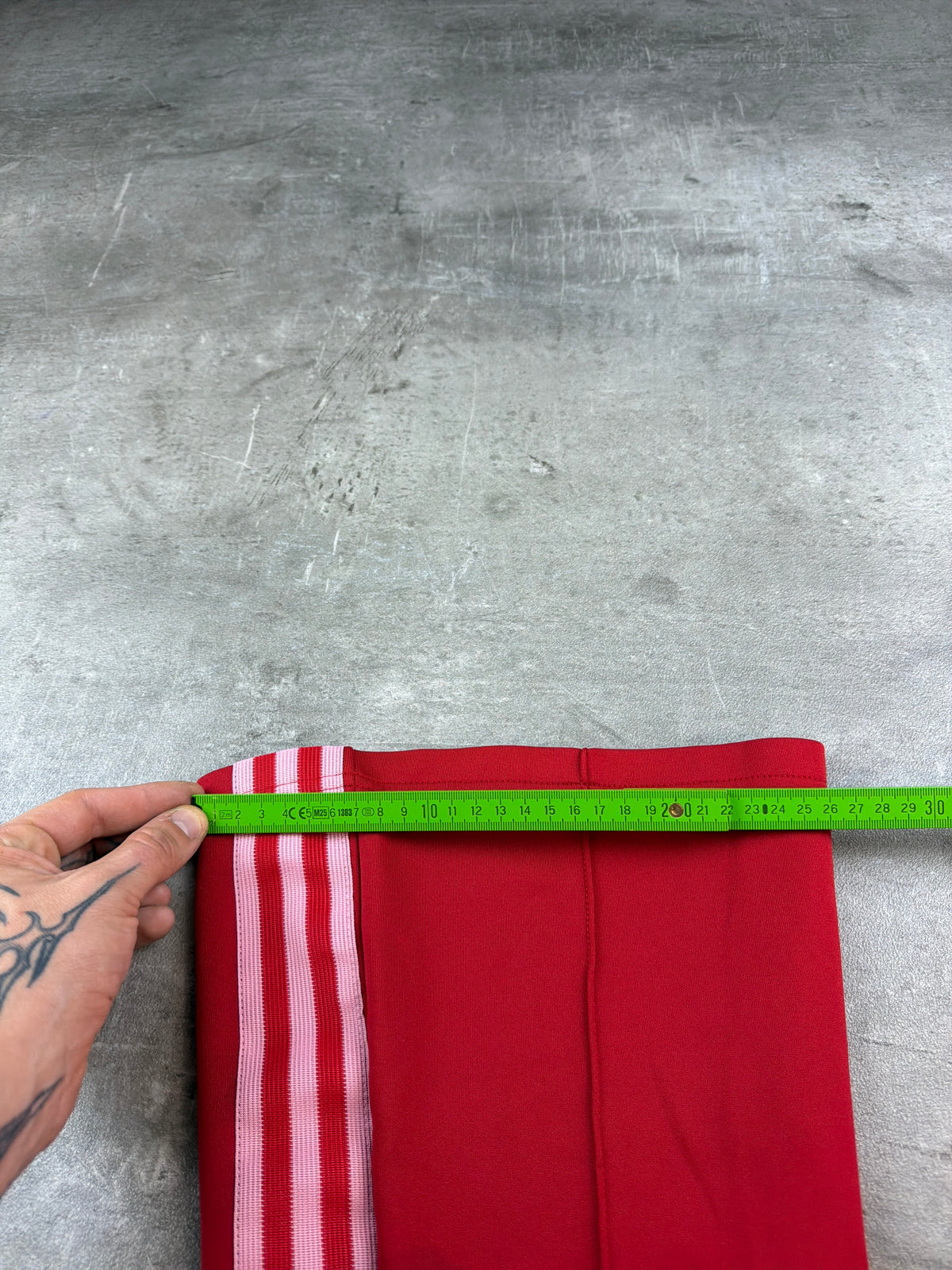 Adidas Originals Trefoil Flared Trackpants - Red / Pink Y2K Vibe – Ansicht 12