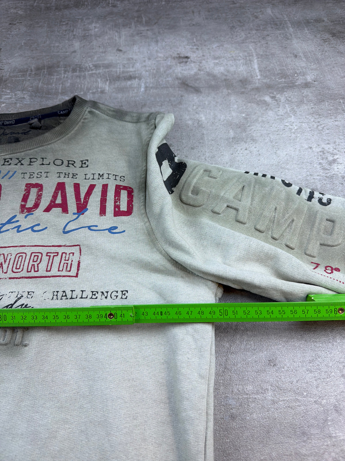 Camp David Arctic Ice "Find Your North" Embossed Crewneck Sweatshirt - Washed Khaki – Ansicht 9