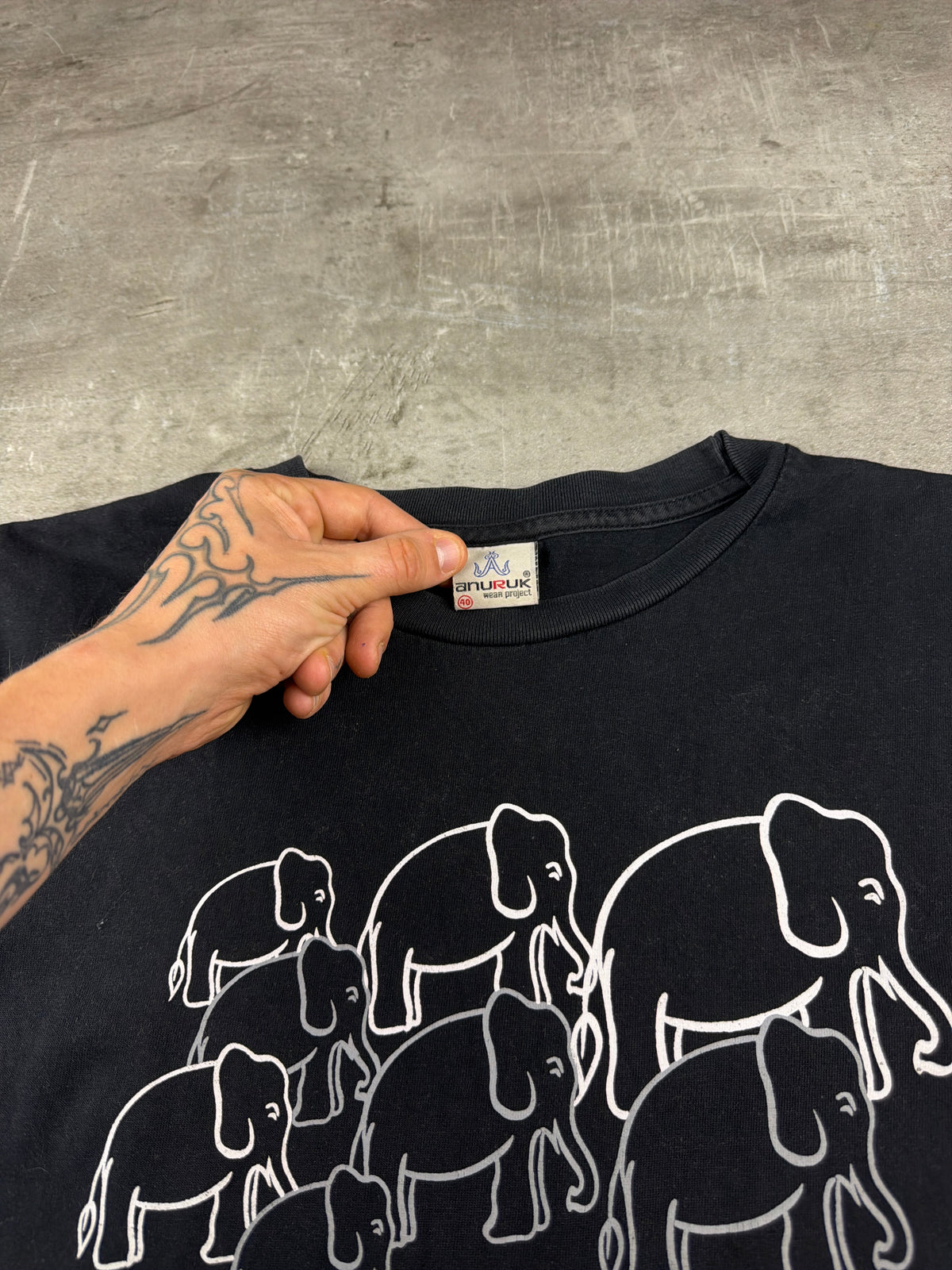 Anuruk Thailand Bangkok Elephant Graphic T-Shirt - Washed Black / Orange – Ansicht 5