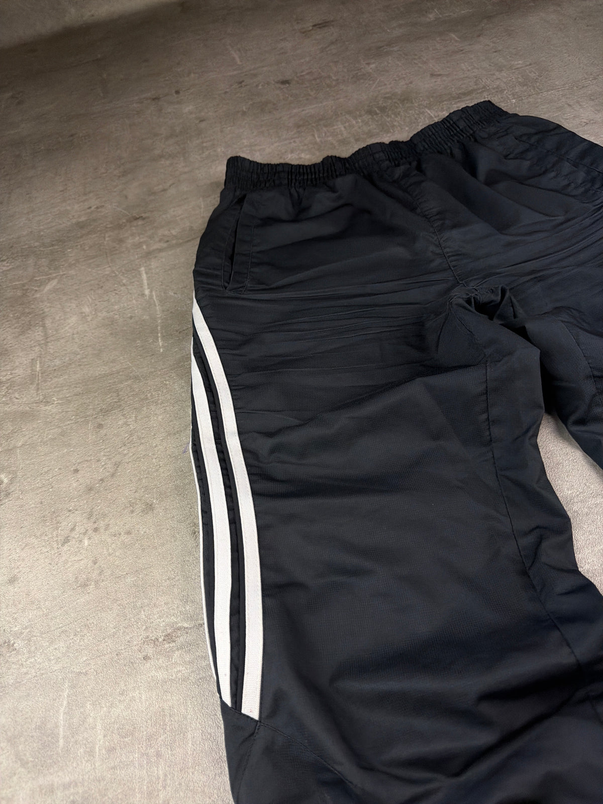 Adidas Y2K Three-Stripes Nylon Trackpants - Black / White – Ansicht 3