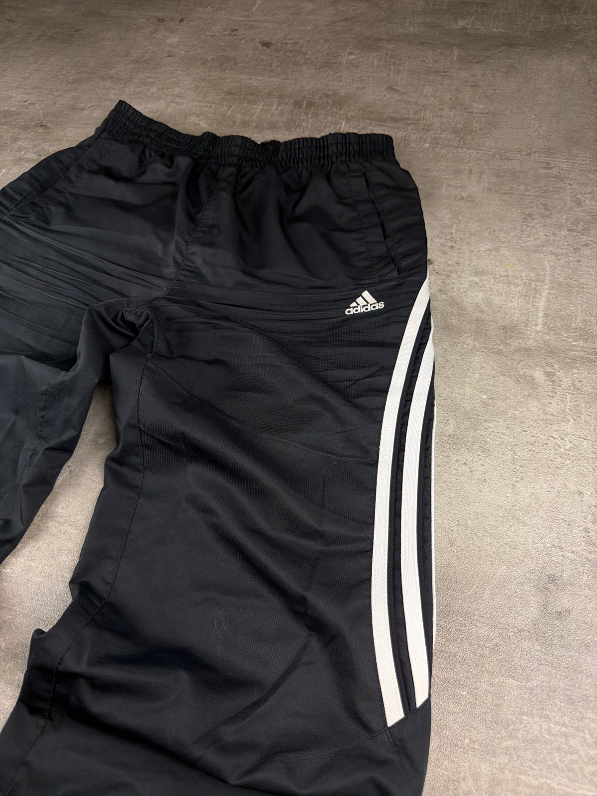 Adidas Y2K Three-Stripes Nylon Trackpants - Black / White – Ansicht 4