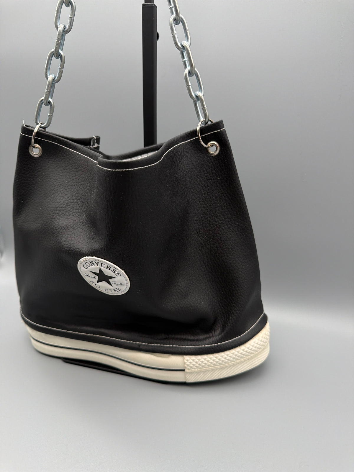 Haderlump Atelier Berlin Custom Converse "All Star" Sneaker Shoulder Bag - Black – Ansicht 4