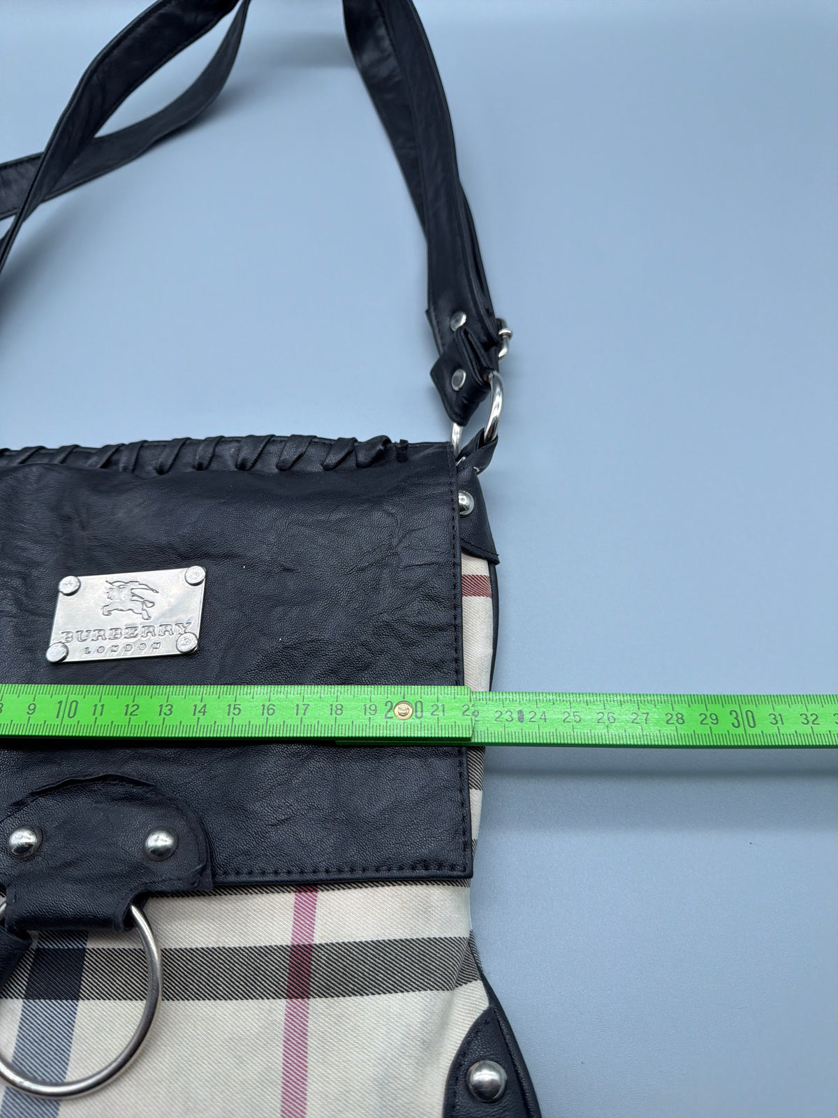 Burberry Y2K Nova Check Studded Crossbody Bag - Beige / Black – Ansicht 9