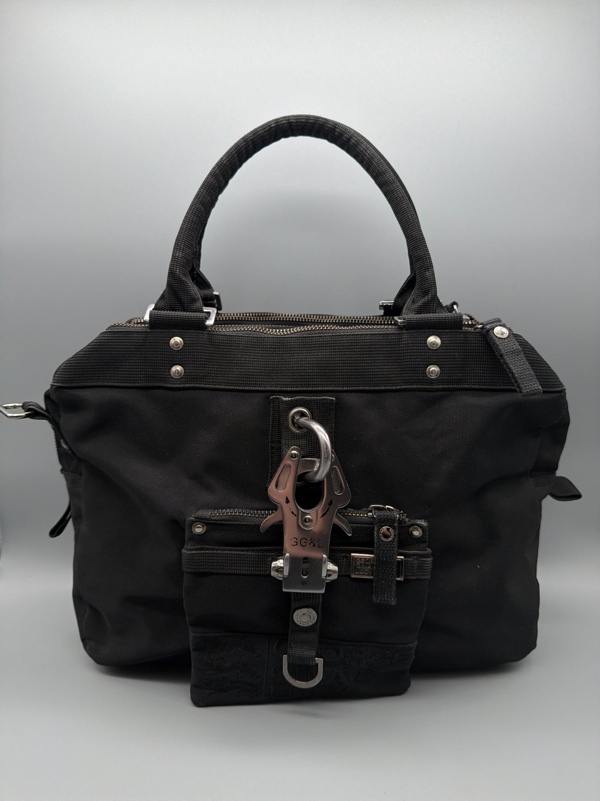 George Gina & Lucy "Miss Perfect" Nylon Handbag - All Black Y2K – Ansicht 2
