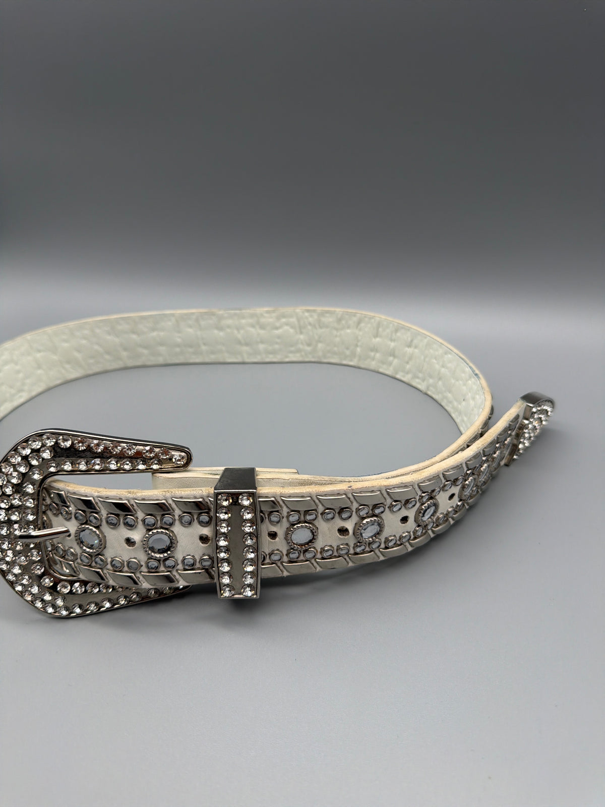 Vintage Y2K Rhinestone Western Croc Embossed Belt - White / Silver – Ansicht 4