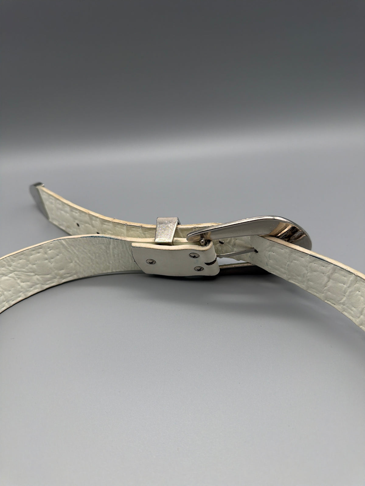 Vintage Y2K Rhinestone Western Croc Embossed Belt - White / Silver – Ansicht 6