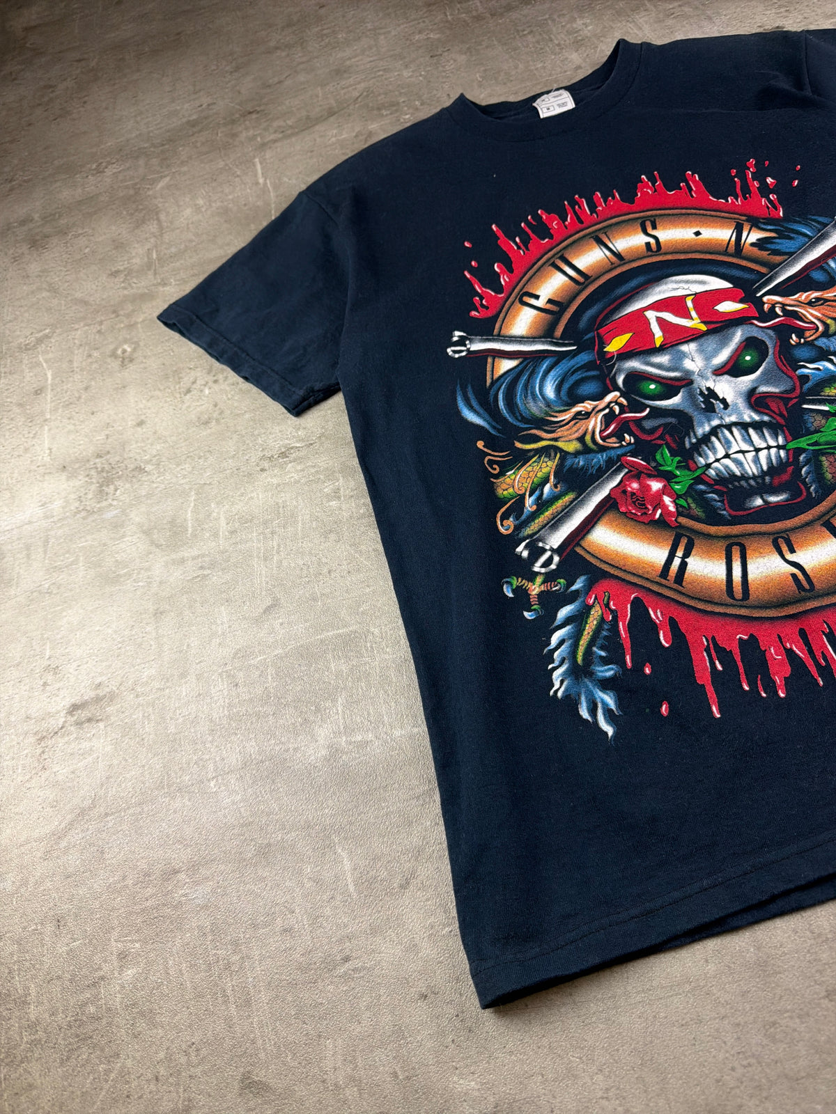Guns N' Roses Vintage Graphic "Rock N Roll" Band Shirt - Black / Red – Ansicht 3