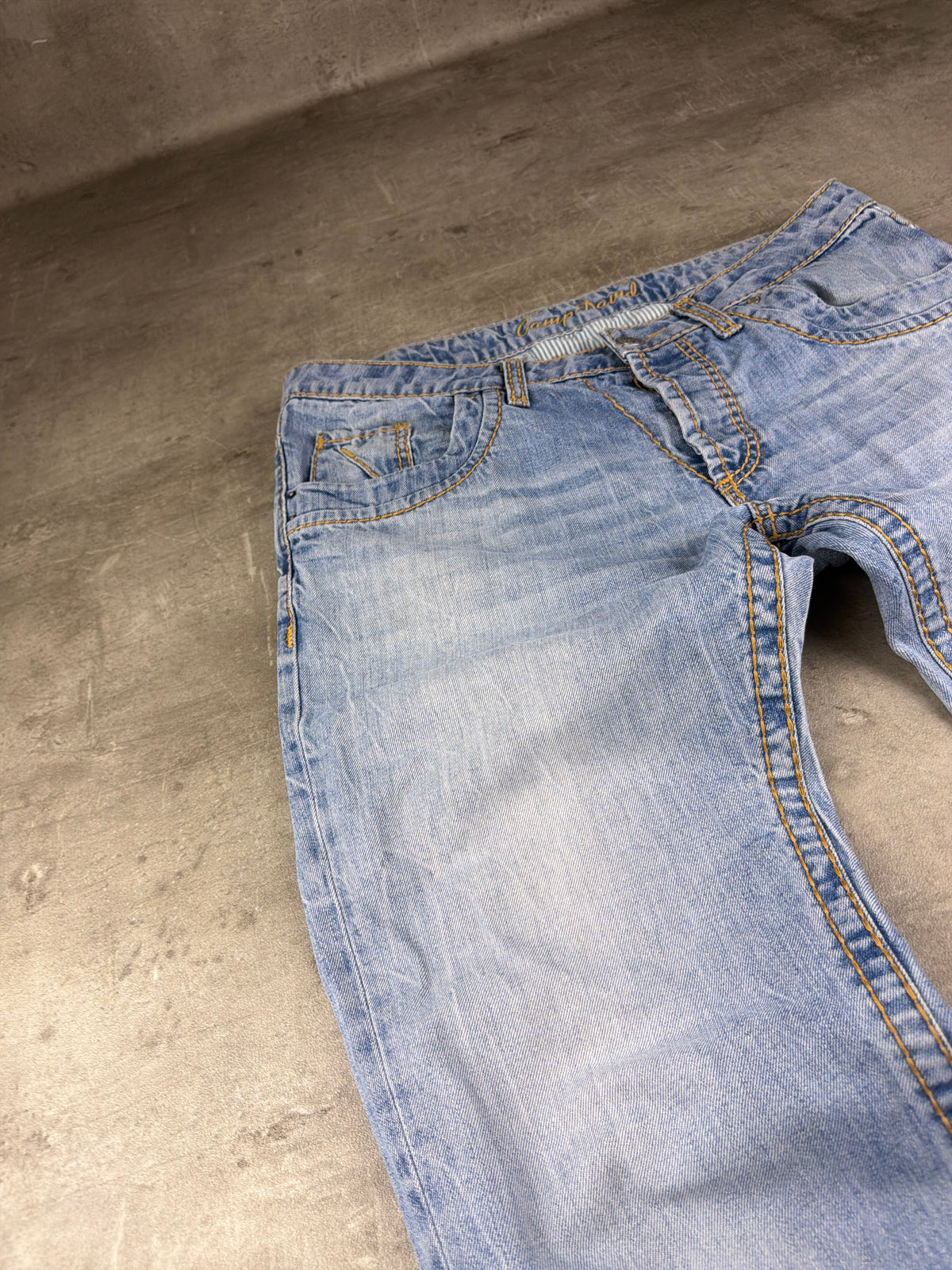 Camp David Y2K Contrast Stitch Washed Denim - Light Blue – Ansicht 3