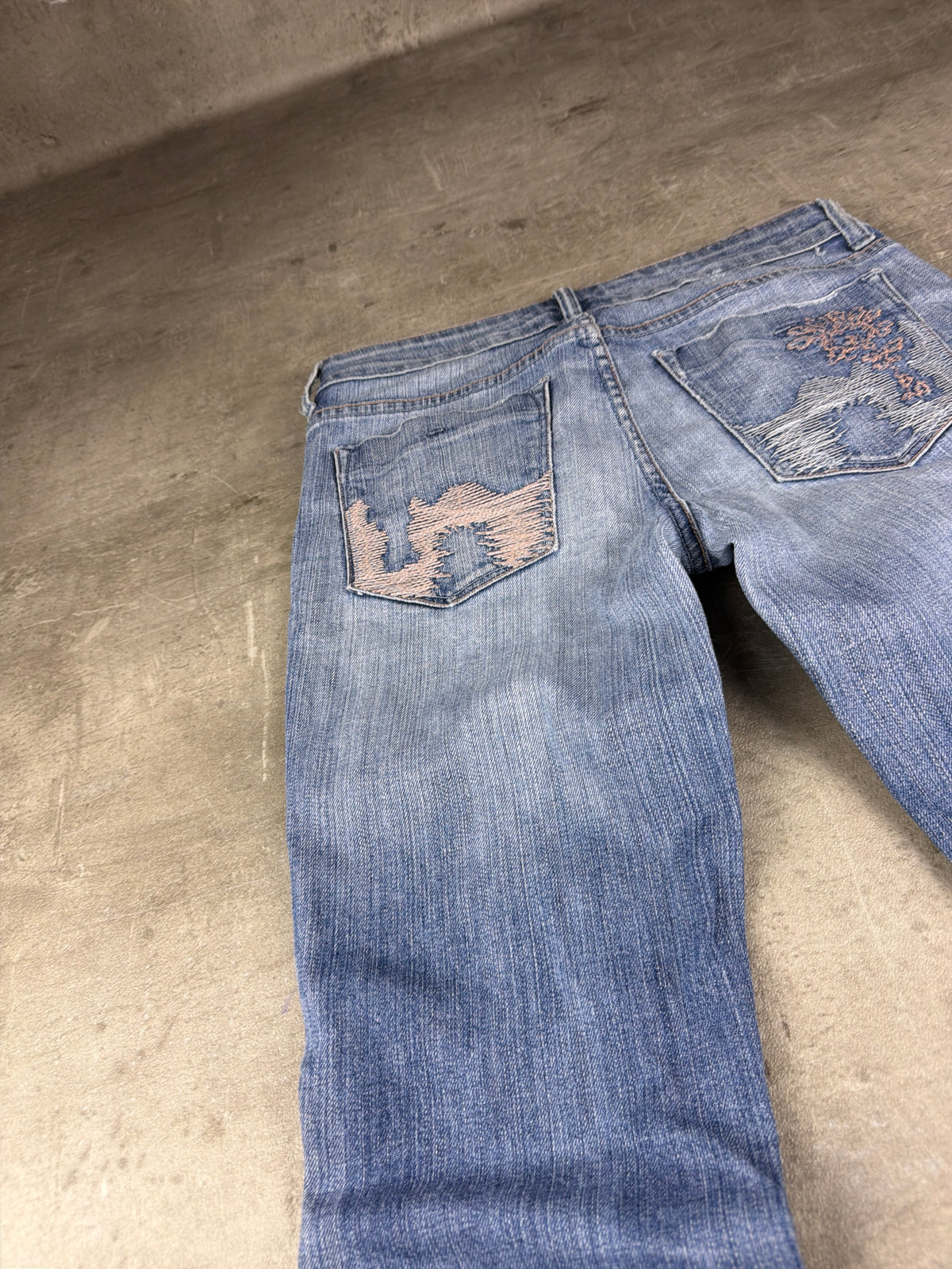 H.A 67 Y2K Low Waist Embroidered Flared Denim - Light Blue Washed – Ansicht 3