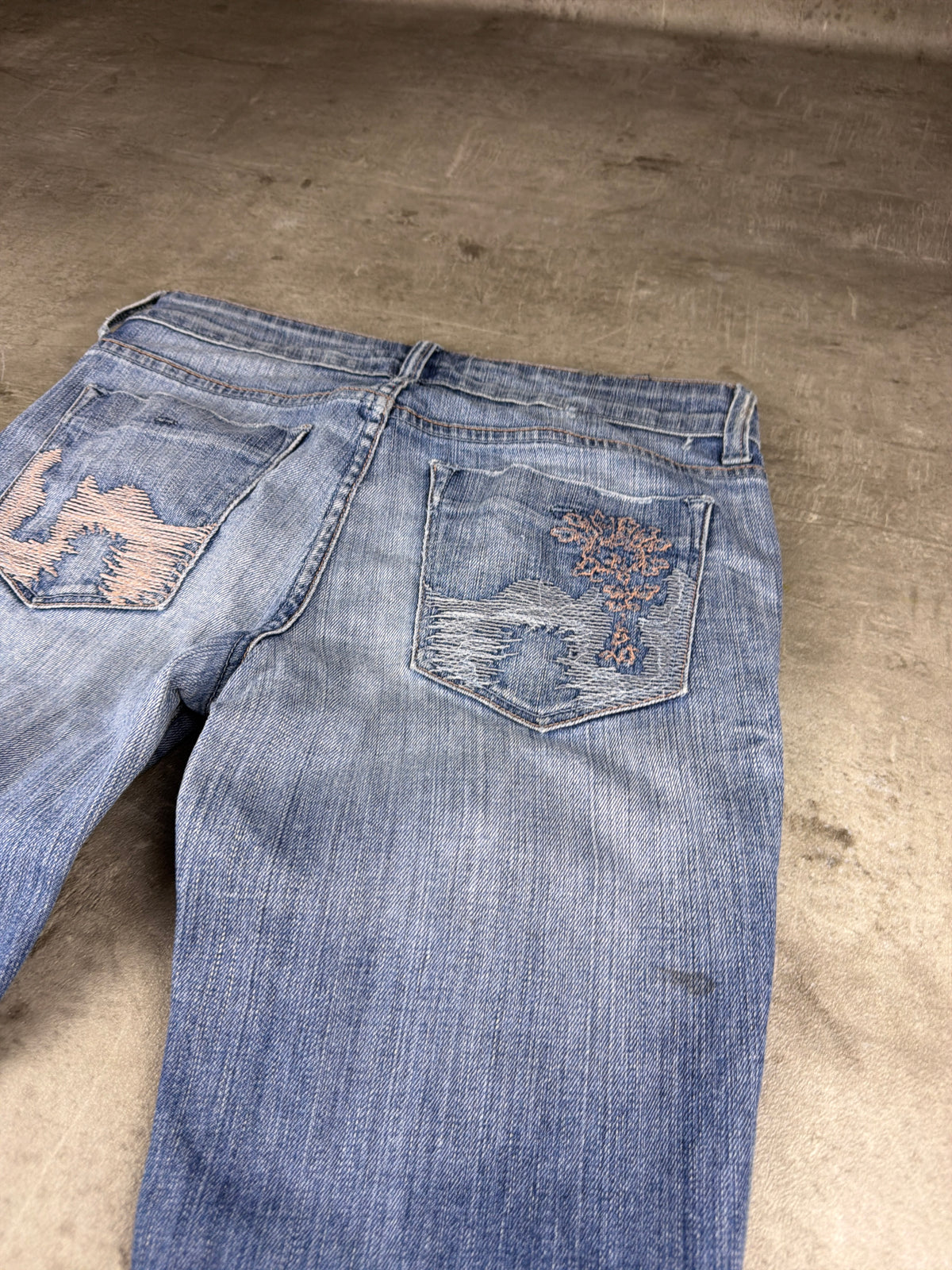 H.A 67 Y2K Low Waist Embroidered Flared Denim - Light Blue Washed – Ansicht 4