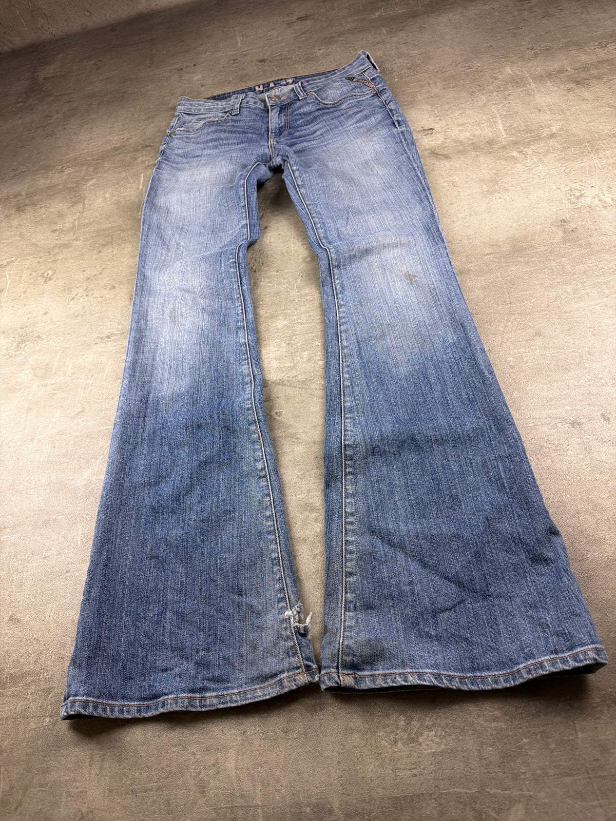 H.A 67 Y2K Low Waist Embroidered Flared Denim - Light Blue Washed – Ansicht 5