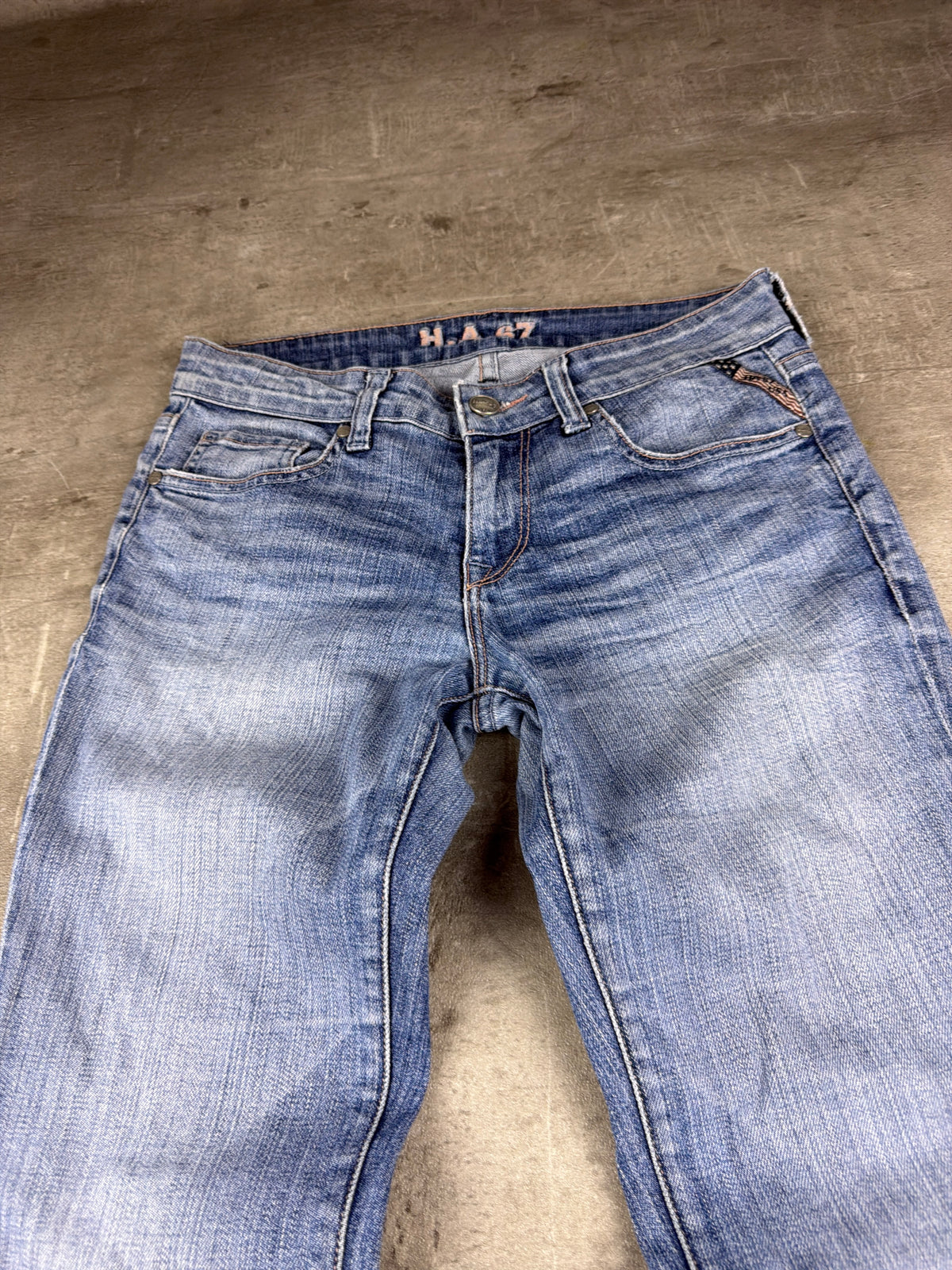 H.A 67 Y2K Low Waist Embroidered Flared Denim - Light Blue Washed – Ansicht 6