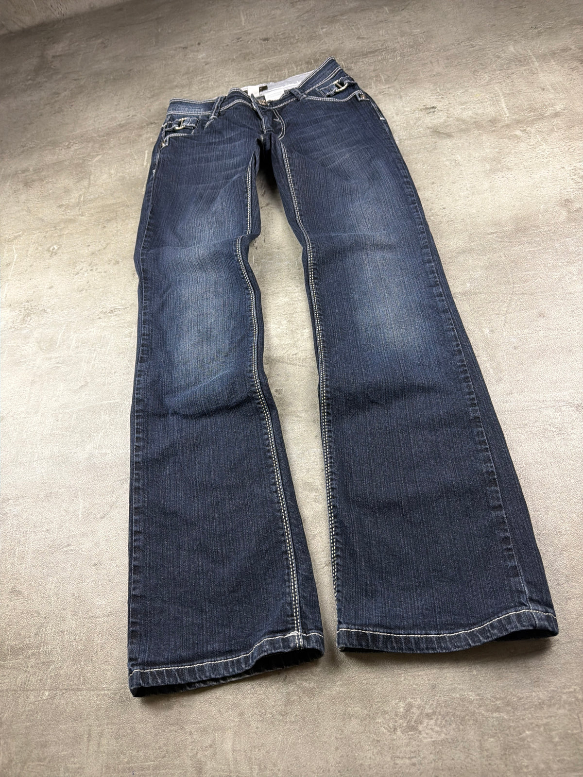 Madoc Y2K Rhinestone Buckle Bootcut Denim - Dark Blue Washed – Ansicht 5