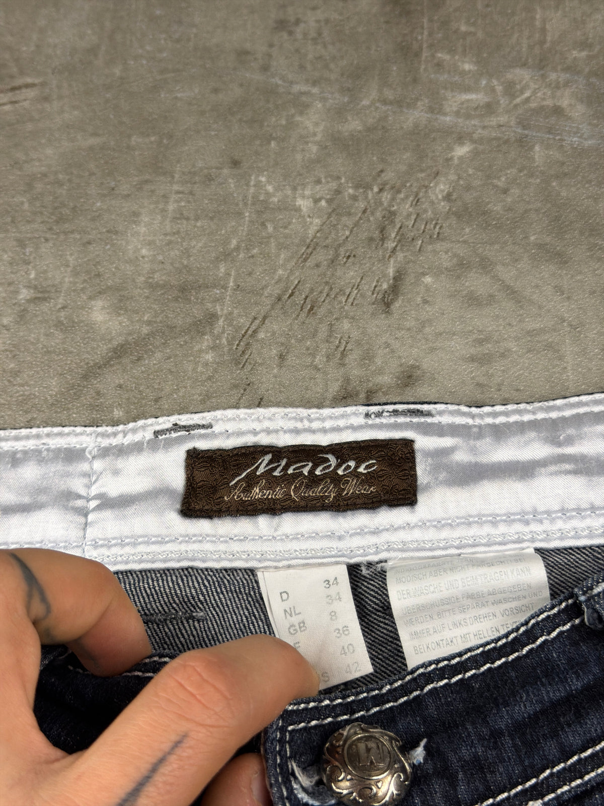 Madoc Y2K Rhinestone Buckle Bootcut Denim - Dark Blue Washed – Ansicht 8