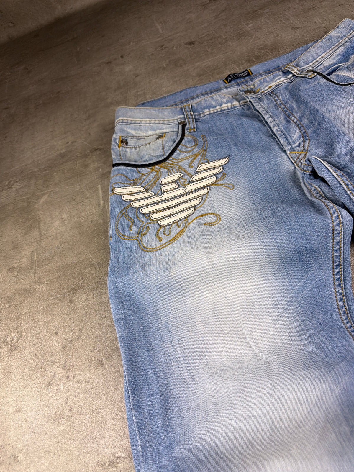 Armani Jeans Archive Embroidered Eagle Baggy Denim - Light Blue Washed – Ansicht 3