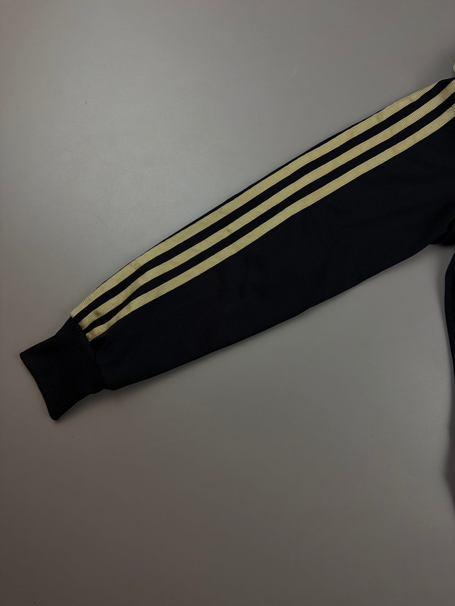 Adidas Vintage "Firebird" Trackjacket - Black / Gold Metallic