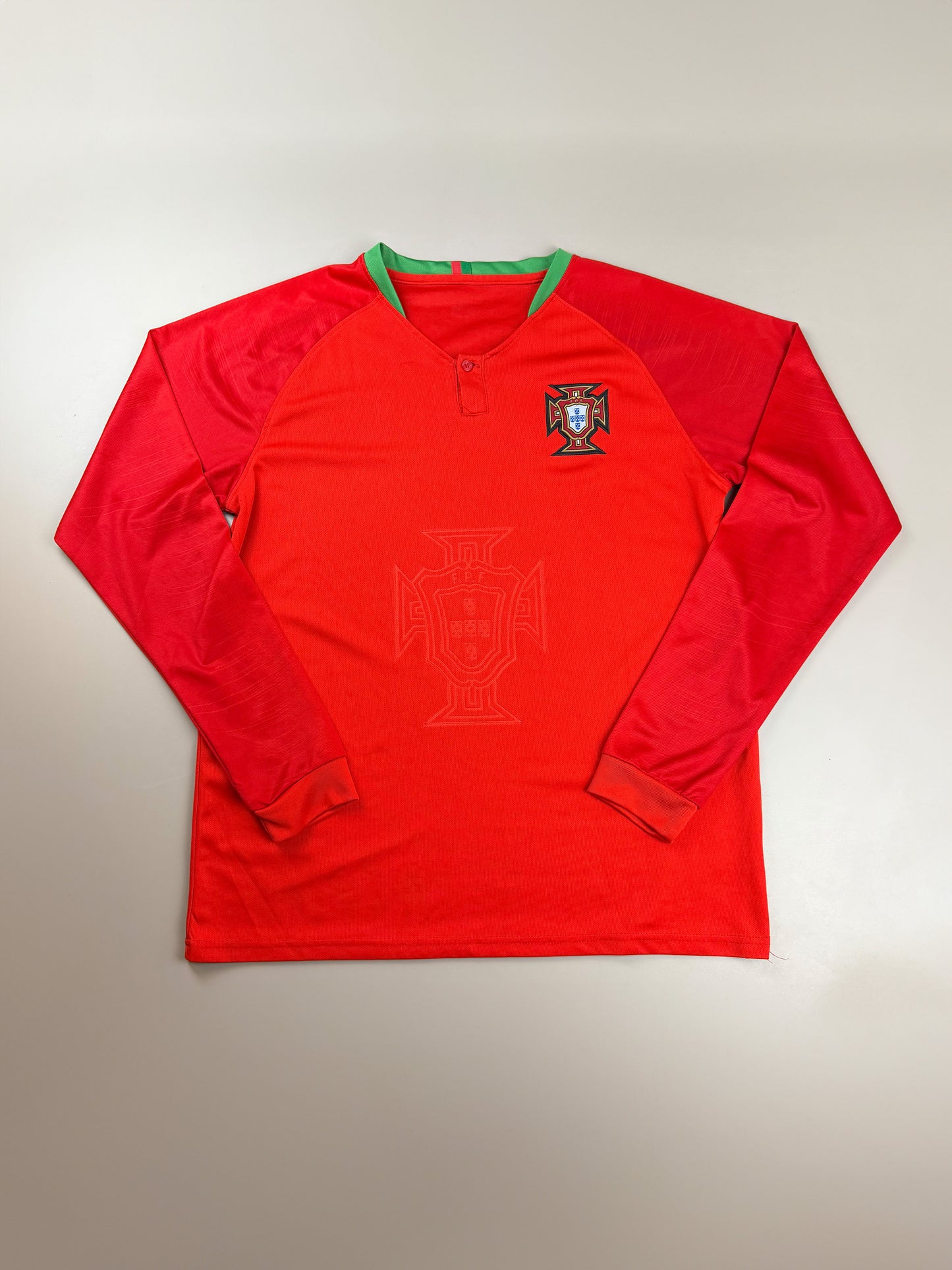 Portugal FPF Embossed Crest Henley Longsleeve Trikot - Y2K Bloke-Core Red