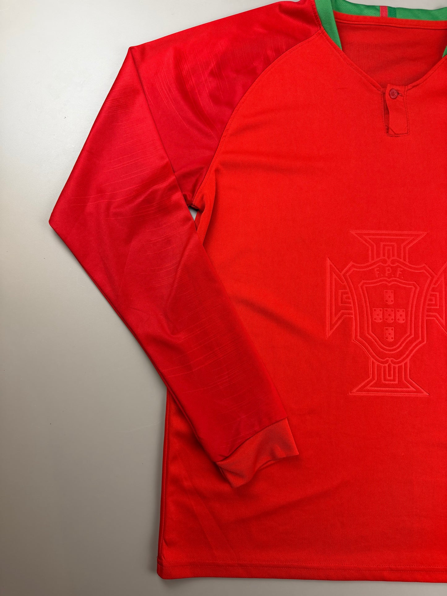 Portugal FPF Embossed Crest Henley Longsleeve Trikot - Y2K Bloke-Core Red