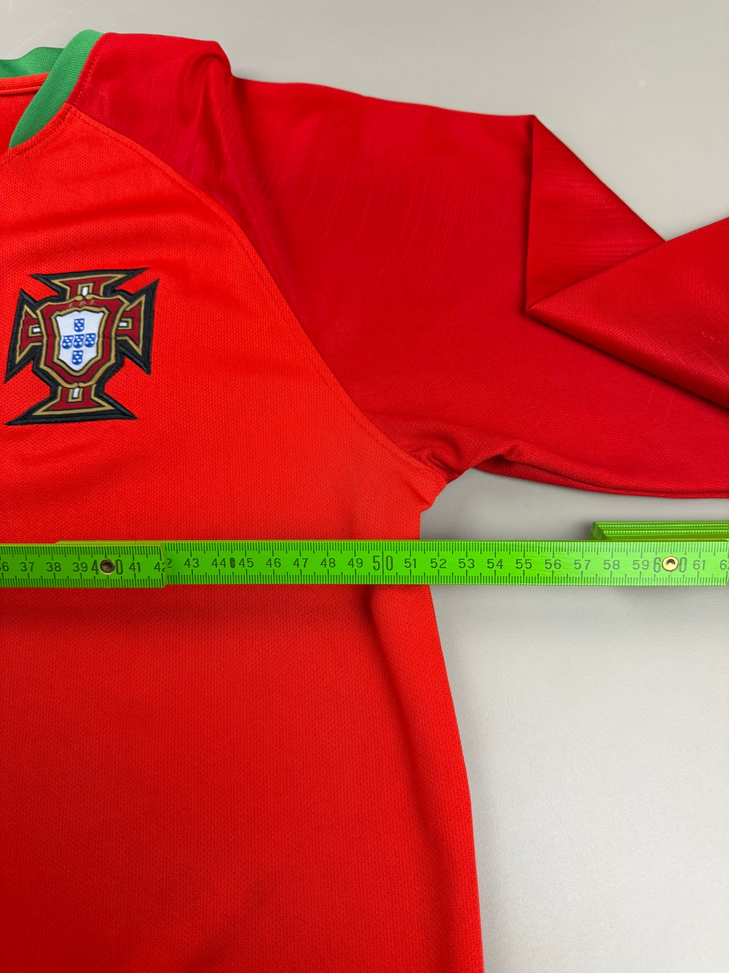 Portugal FPF Embossed Crest Henley Longsleeve Trikot - Y2K Bloke-Core Red