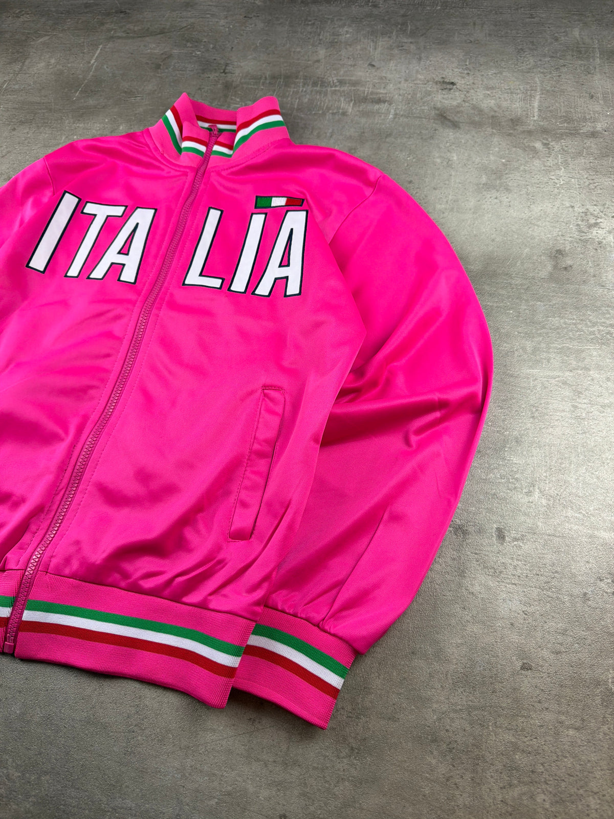 Aliati Y2K "Italia" Embroidered Trackjacket - Hot Pink / Green / Red – Ansicht 4