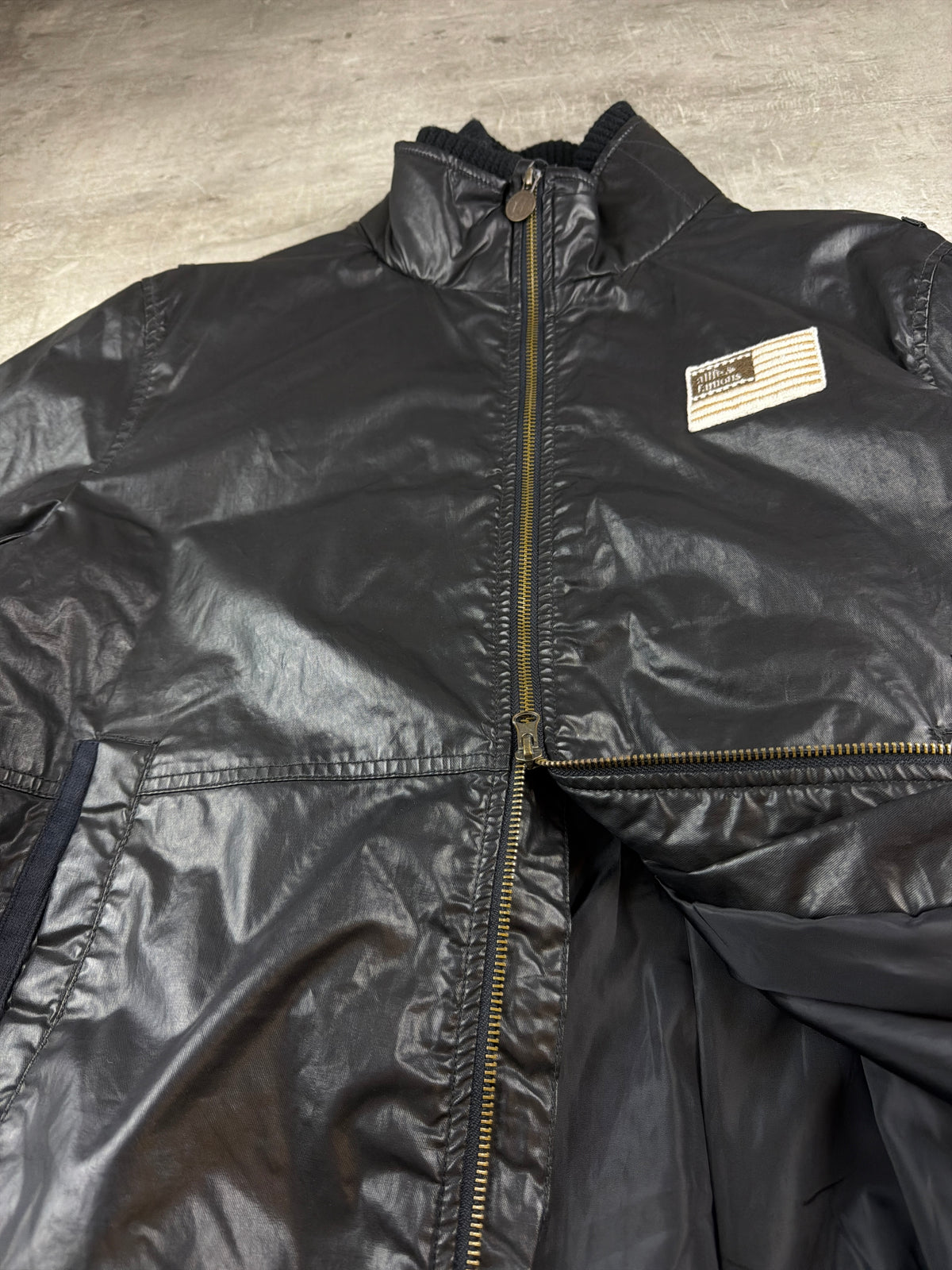 alife & famous Y2K Coated Bomber Jacket - Black / Navy – Ansicht 7