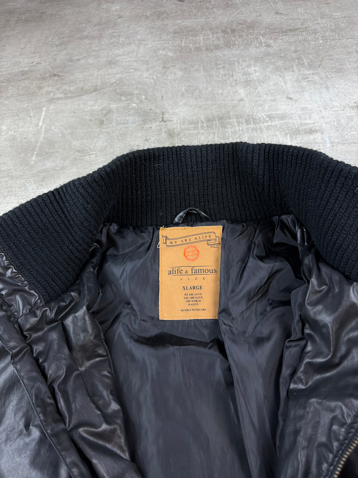 alife & famous Y2K Coated Bomber Jacket - Black / Navy – Ansicht 10