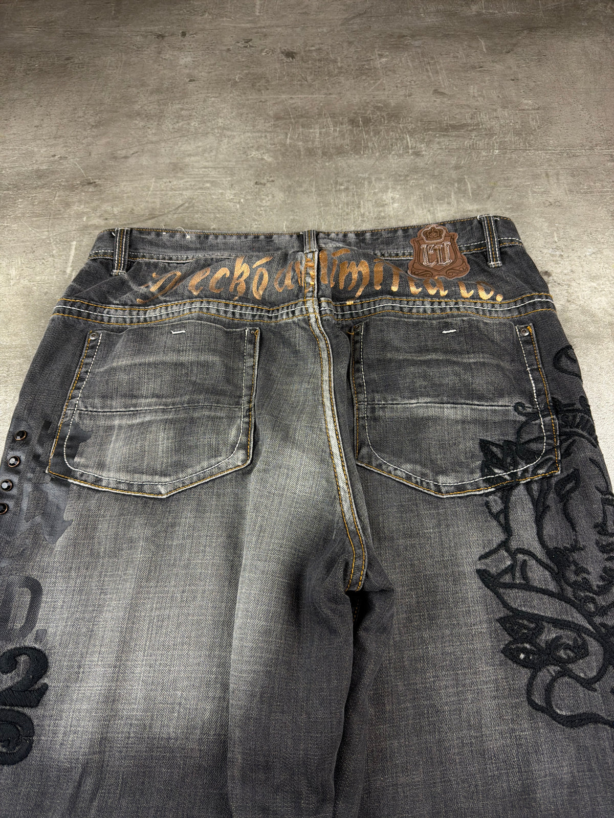 Ecko Unltd. Y2K Baggy Embroidered Rhinestone Denim - Washed Black / Grey – Ansicht 5