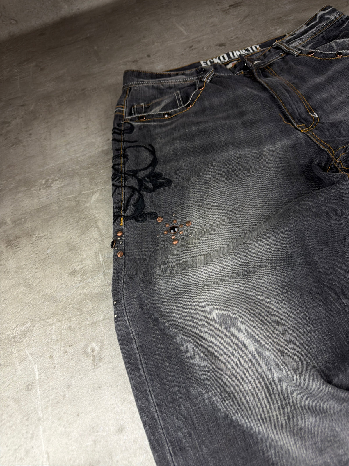 Ecko Unltd. Y2K Baggy Embroidered Rhinestone Denim - Washed Black / Grey – Ansicht 7