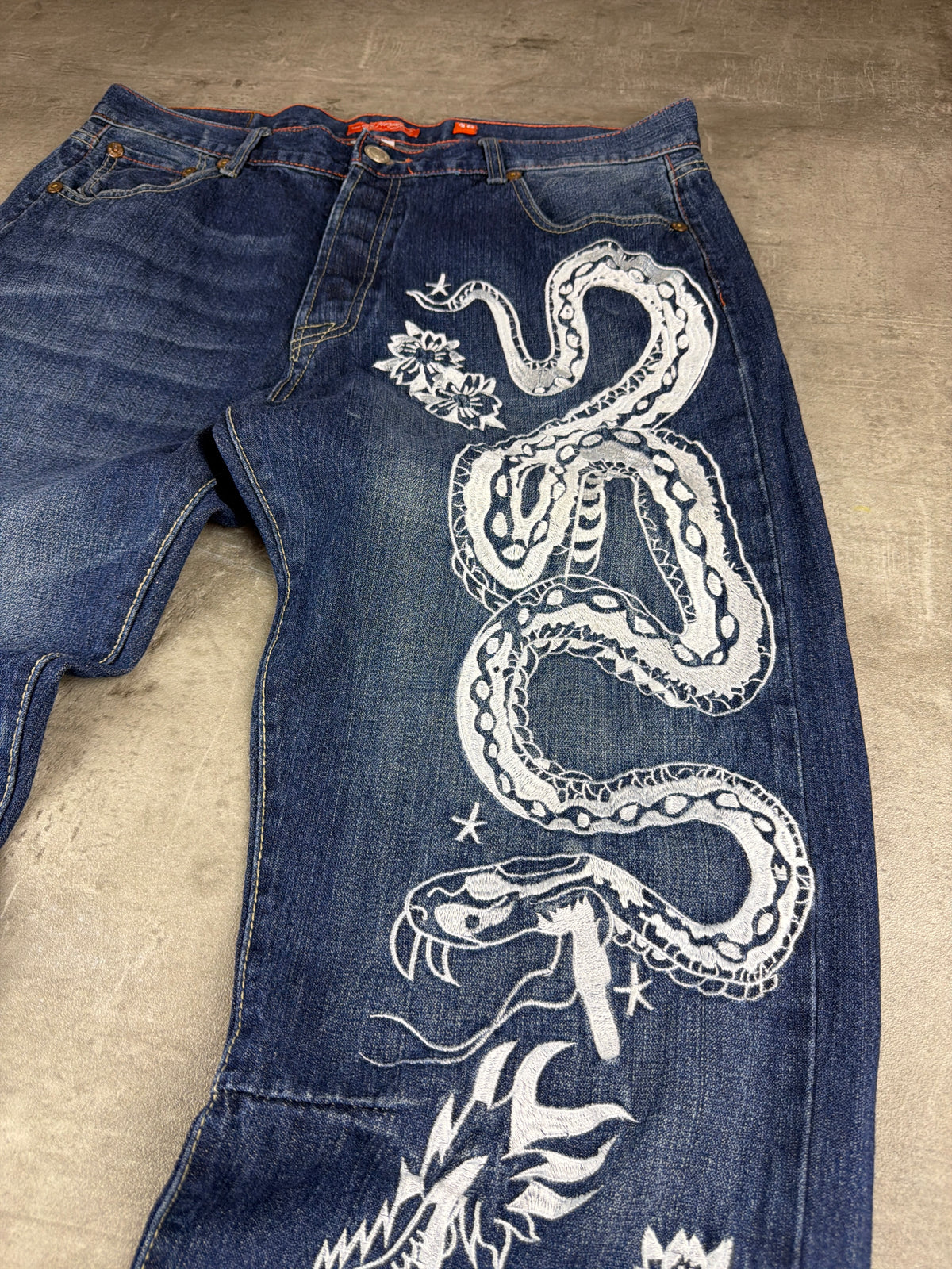 Ed Hardy by Christian Audigier Y2K Baggy Dragon & Snake Embroidered Denim - Washed Blue – Ansicht 5