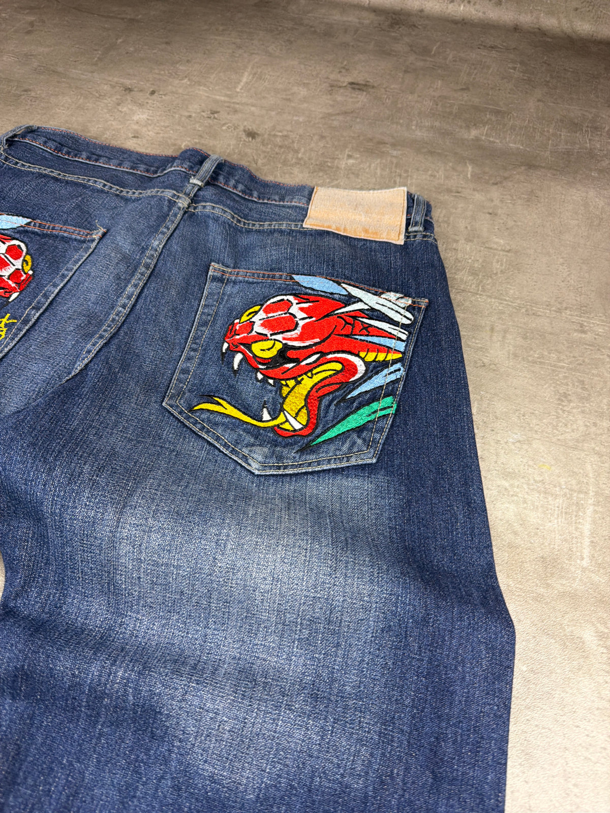 Ed Hardy by Christian Audigier Y2K Baggy Dragon & Snake Embroidered Denim - Washed Blue – Ansicht 10