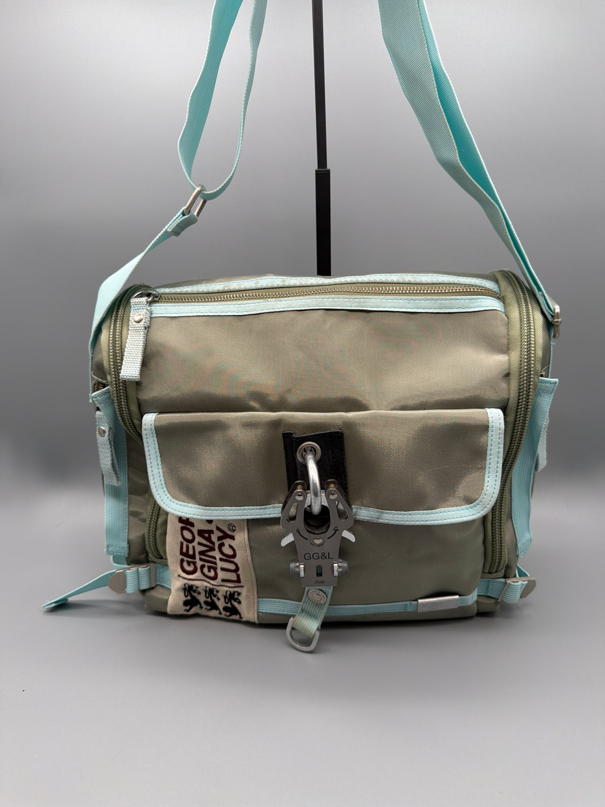 George Gina & Lucy "Mr. Postman" Crossbody Bag - Khaki / Baby Blue Y2K – Ansicht 2