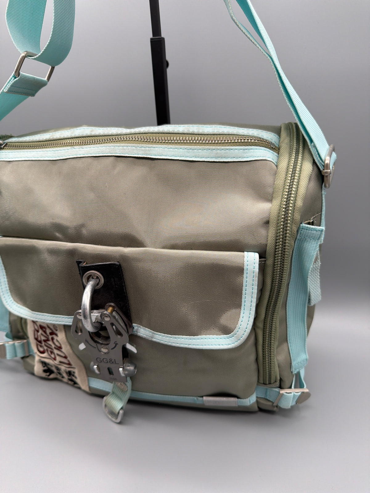 George Gina & Lucy "Mr. Postman" Crossbody Bag - Khaki / Baby Blue Y2K – Ansicht 4