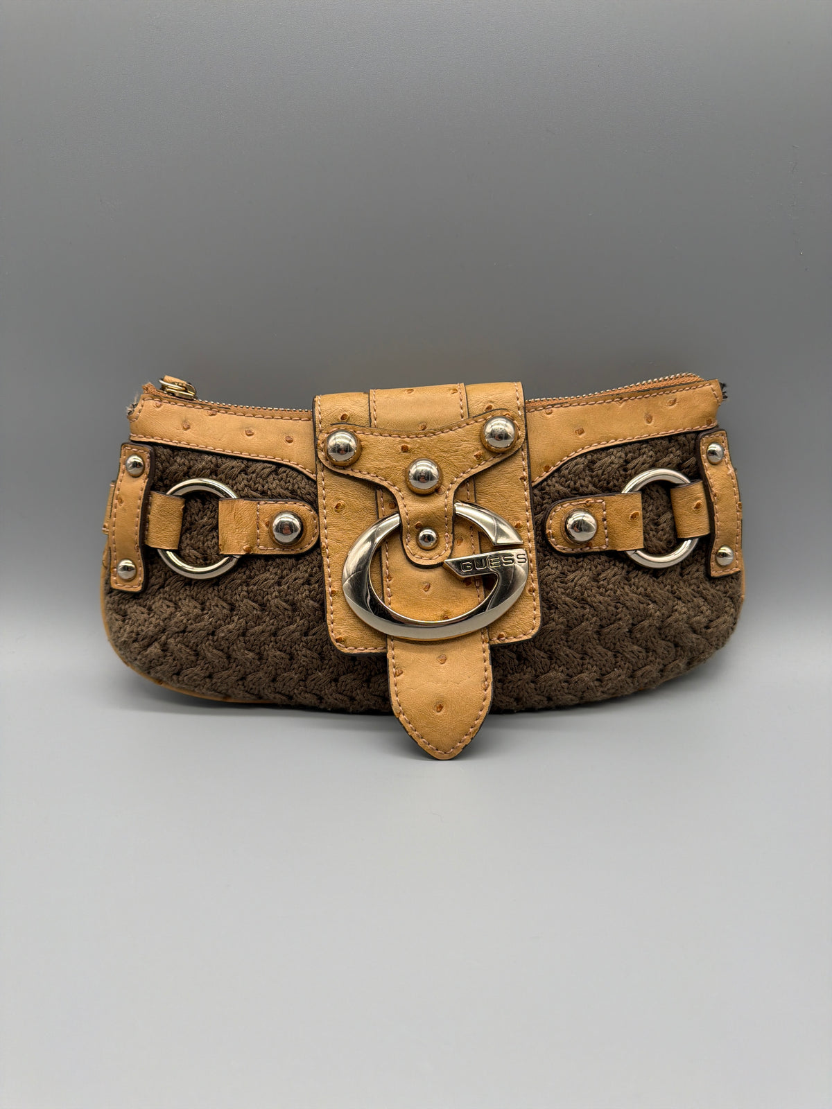 Guess Y2K Crochet Knit Ostrich Print Baguette Bag - Brown / Tan – Ansicht 2